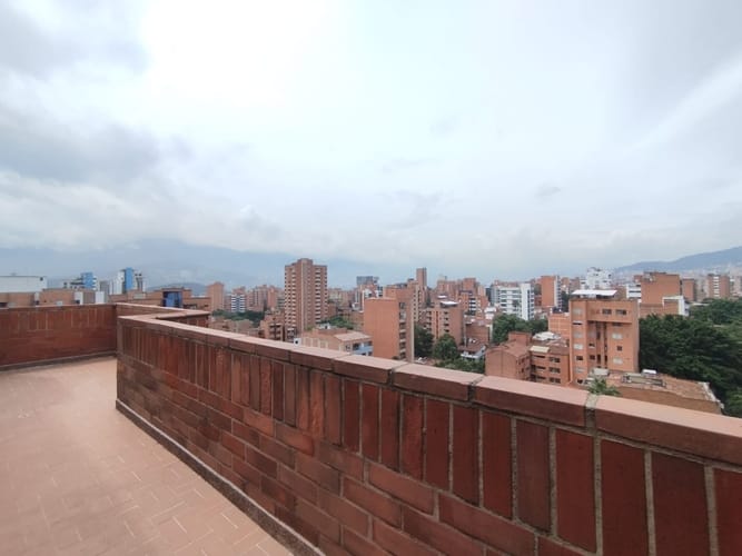 Apartamento de 4 alcobas en arriendo en Laureles, Medellín, 240 m² · foto 9 de 20
