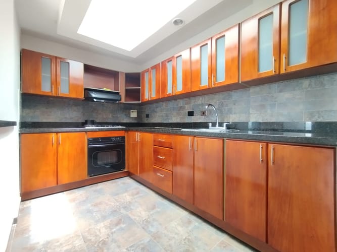 Apartamento de 4 alcobas en arriendo en Laureles, Medellín, 240 m² · foto 10 de 20
