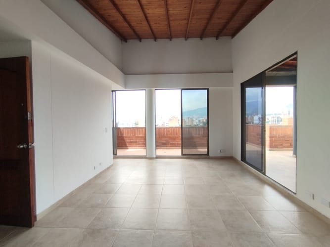 Apartamento de 4 alcobas en arriendo en Laureles, Medellín, 240 m² · foto 15 de 20
