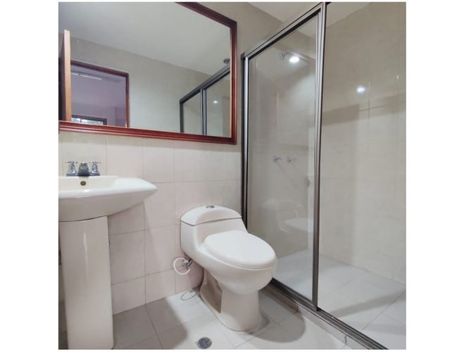 Local en arriendo en El Poblado, Medellín, 217 m² · foto 2 de 11