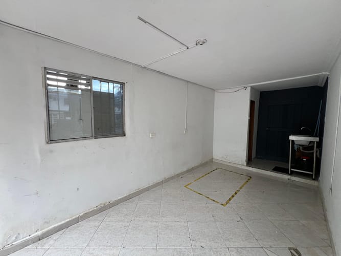 Local en arriendo en Laureles, Medellín, 18 m² · foto 2 de 18