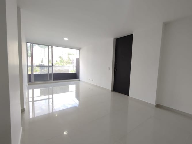 Apartamento de 3 alcobas en arriendo en El Poblado, Medellín, 84 m² · foto 2 de 16