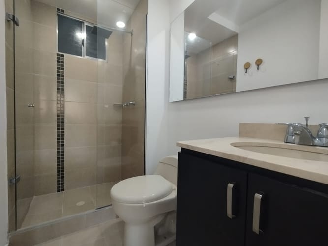 Apartamento de 3 alcobas en arriendo en El Poblado, Medellín, 84 m² · foto 13 de 16