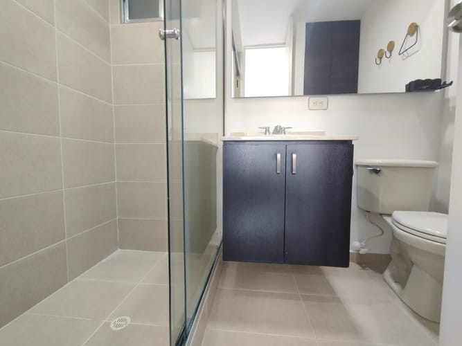 Apartamento de 3 alcobas en arriendo en El Poblado, Medellín, 84 m² · foto 14 de 16