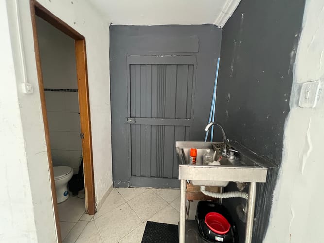 Local en arriendo en Laureles, Medellín, 18 m² · foto 17 de 18