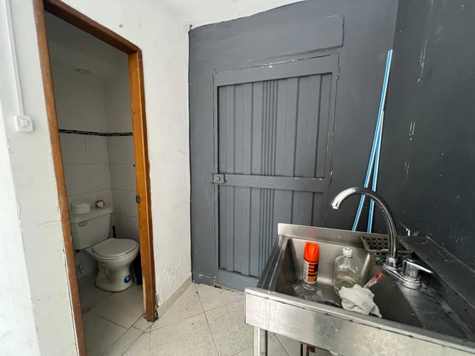 Local en arriendo en Laureles, Medellín, 18 m² · foto 18 de 18