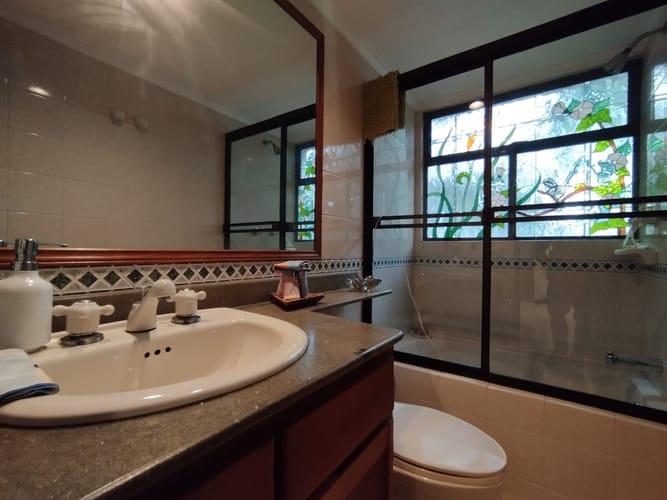 Apartamento de 2 alcobas en arriendo en El Poblado, Medellín, 83 m² · foto 5 de 17