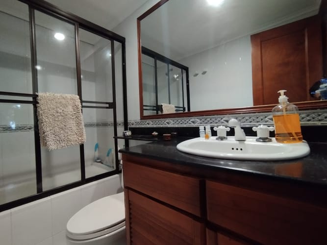 Apartamento de 2 alcobas en arriendo en El Poblado, Medellín, 83 m² · foto 10 de 17