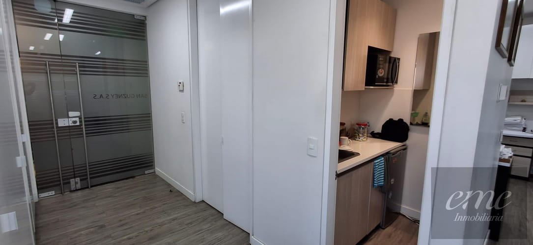 Oficina en venta en Urbanizacion El Pinar Alto, Medellín, 69 m² · foto 2 de 18