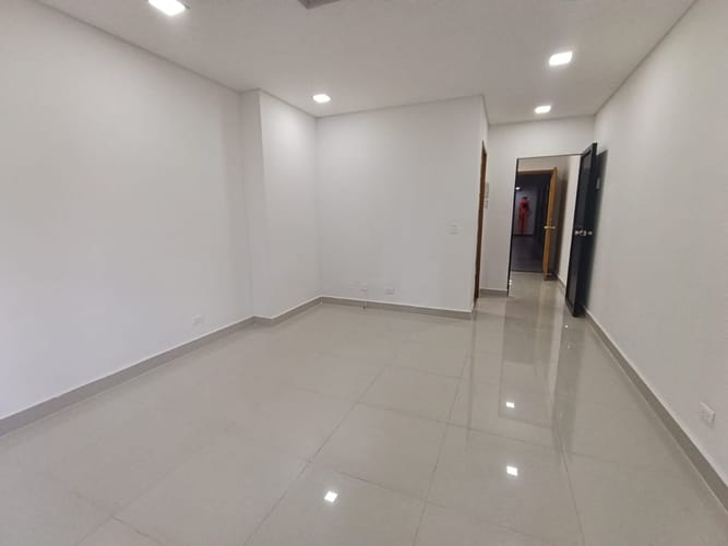 Oficina en arriendo en El Poblado, Medellín, 35 m² · foto 2 de 9