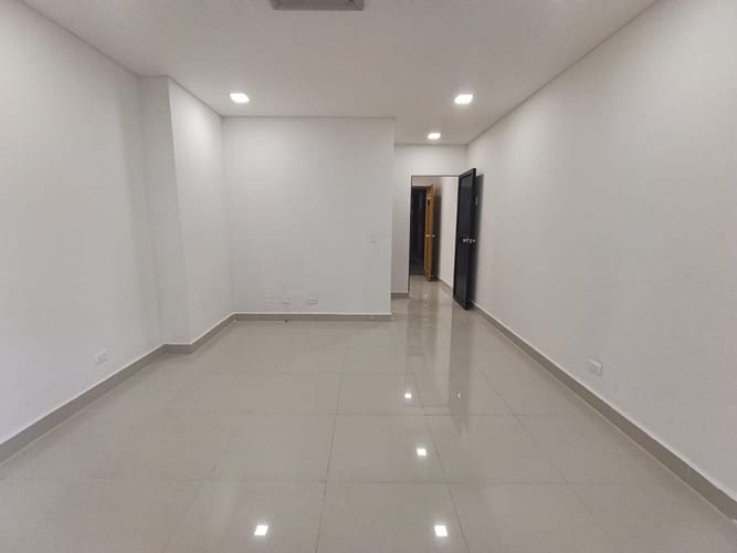 Oficina en arriendo en El Poblado, Medellín, 35 m² · foto 3 de 9