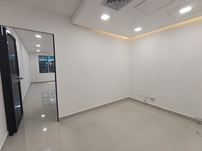 Oficina en arriendo en El Poblado, Medellín, 35 m² · foto 8 de 9