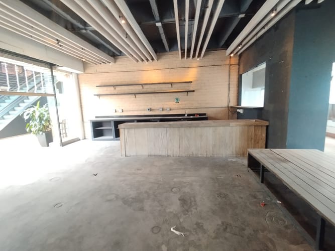 Local en arriendo en El Poblado, Medellín, 73 m² · foto 2 de 16