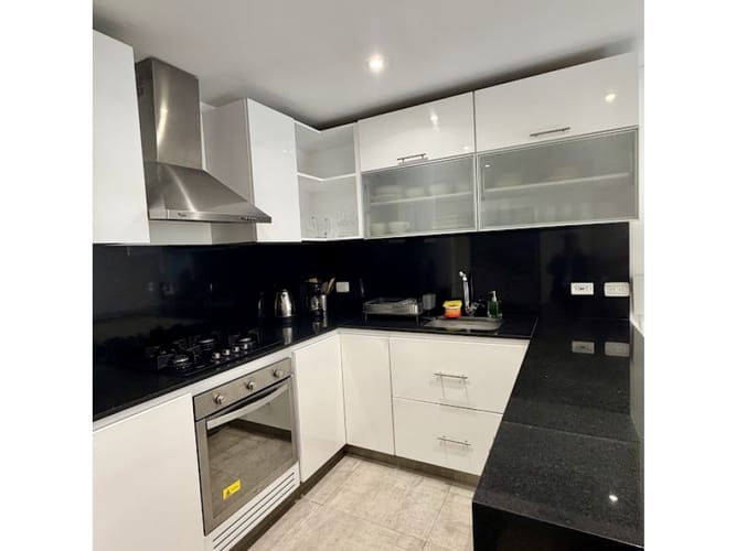 Apartamento de 1 alcoba en venta en Chicó Reservado, Bogotá, 54 m² · foto 4 de 7