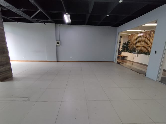 Local en arriendo en El Poblado, Medellín, 70 m² · foto 2 de 6