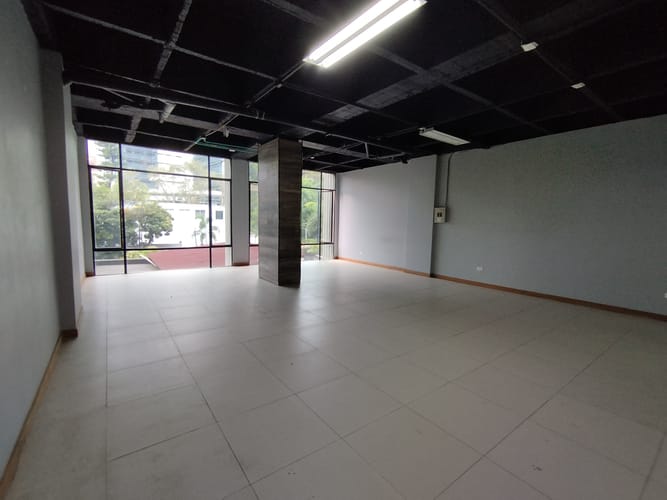 Local en arriendo en El Poblado, Medellín, 70 m² · foto 4 de 6