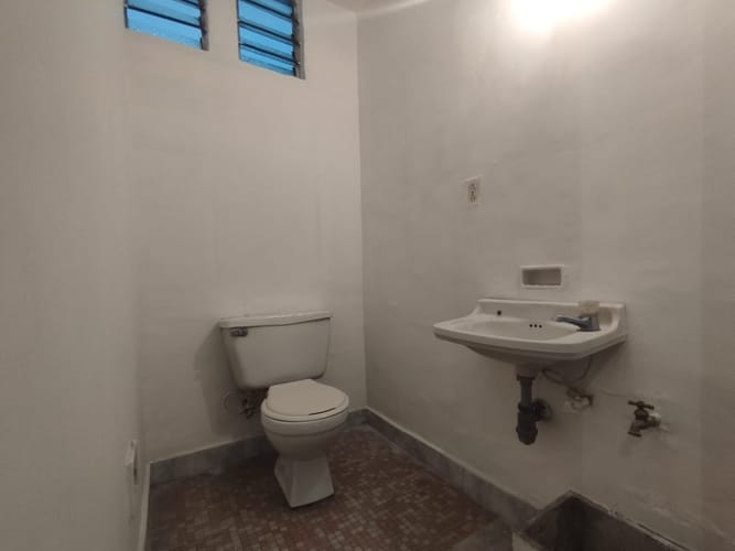 Local en arriendo en La Candelaria, Medellín, 32 m² · foto 6 de 16