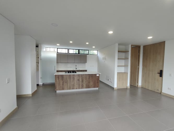 Apartamento de 3 alcobas en arriendo en El Poblado, Medellín, 127 m² · foto 2 de 20
