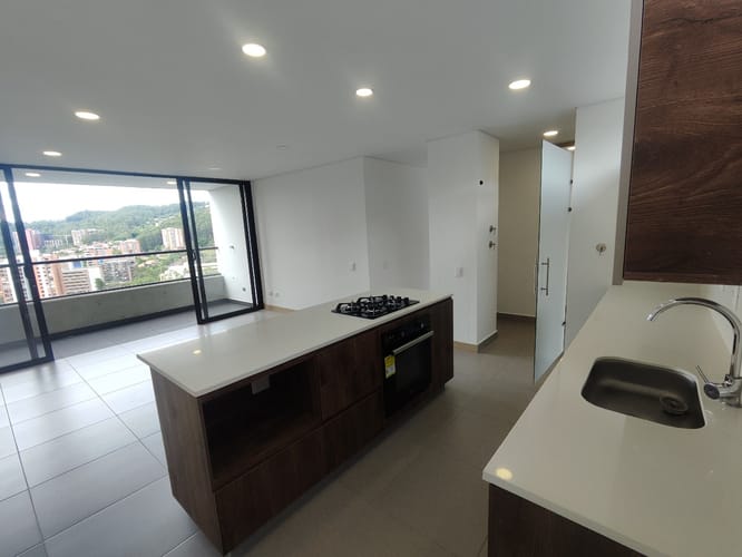 Apartamento de 3 alcobas en arriendo en El Poblado, Medellín, 127 m² · foto 3 de 20