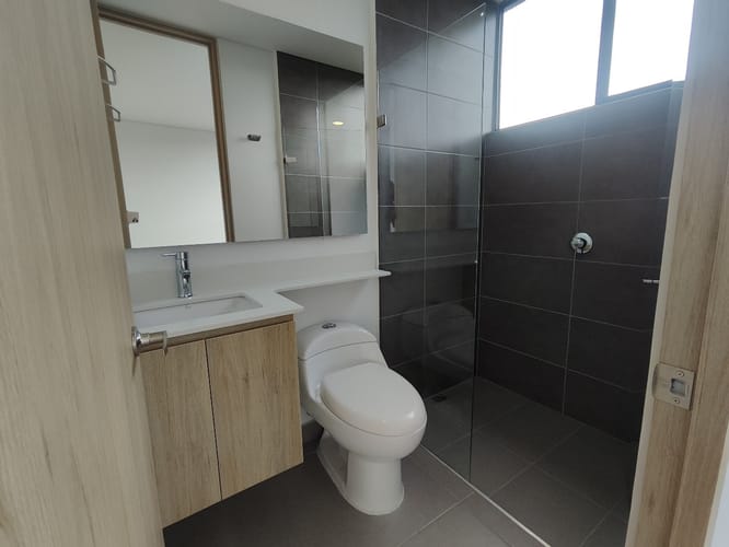 Apartamento de 3 alcobas en arriendo en El Poblado, Medellín, 127 m² · foto 7 de 20