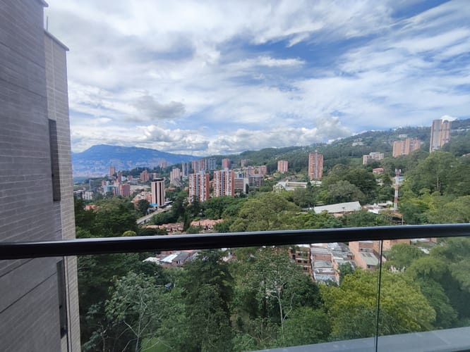 Apartamento de 3 alcobas en arriendo en El Poblado, Medellín, 127 m² · foto 12 de 20