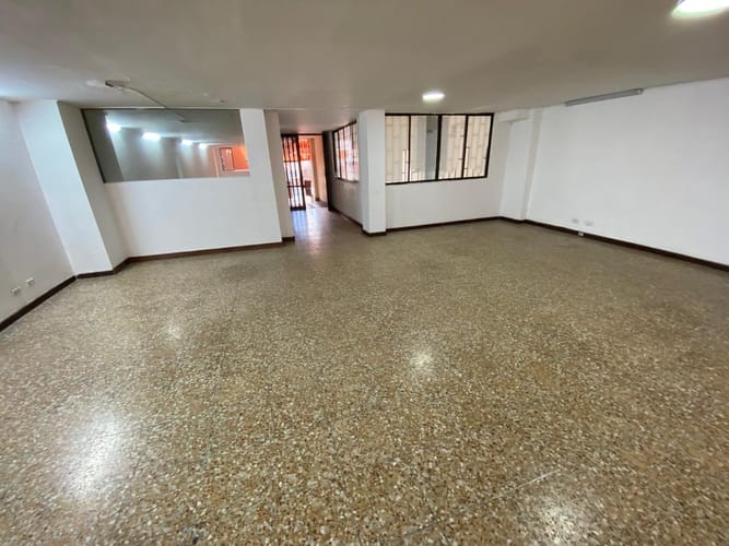 Local en arriendo en La Floresta, Medellín, 180 m² · foto 3 de 13