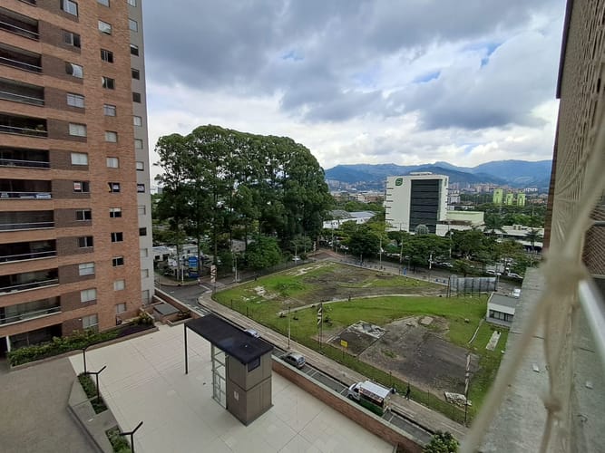 Apartamento de 3 alcobas en arriendo en Villa Carlota, Medellín, 106 m² · foto 19 de 20