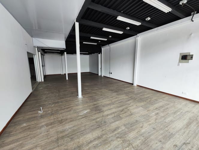 Local en arriendo en La Esmeralda, Itagüí, 238 m² · foto 2 de 13