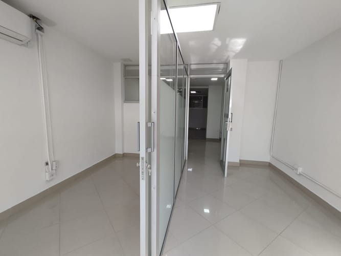 Oficina en arriendo en Laureles, Medellín, 40 m² · foto 3 de 15