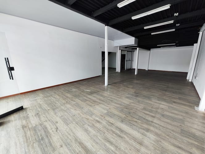 Local en arriendo en La Esmeralda, Itagüí, 238 m² · foto 6 de 13