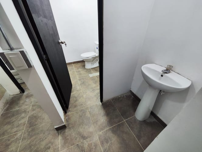 Local en arriendo en La Esmeralda, Itagüí, 238 m² · foto 9 de 13