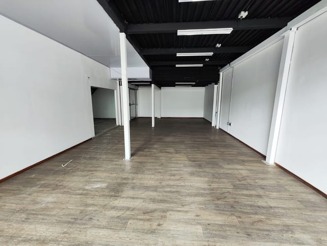 Local en arriendo en La Esmeralda, Itagüí, 238 m² · foto 13 de 13
