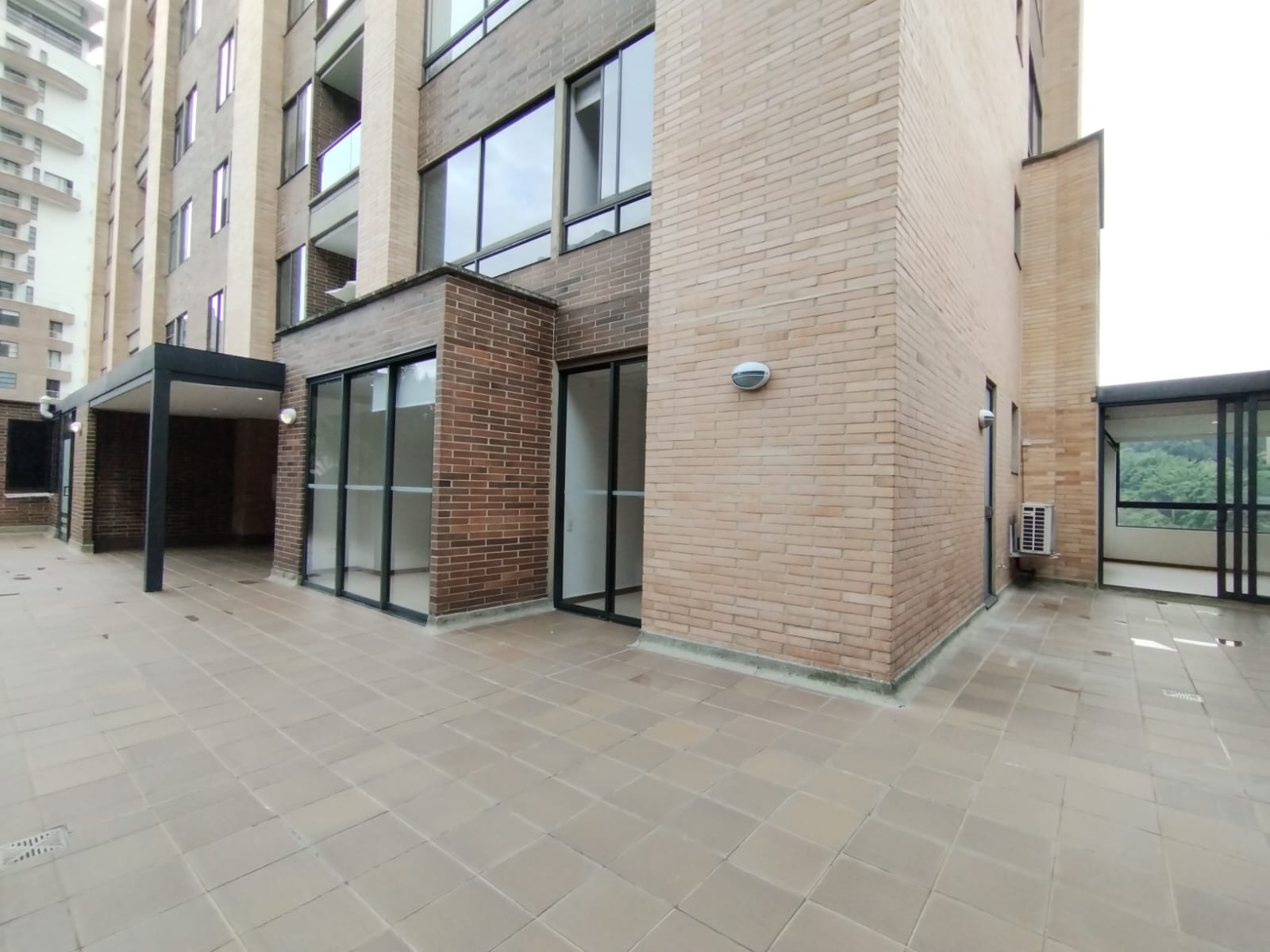 Apartamento en arriendo en Urbanización Las Cumbres, Medellín · foto 3 de 20