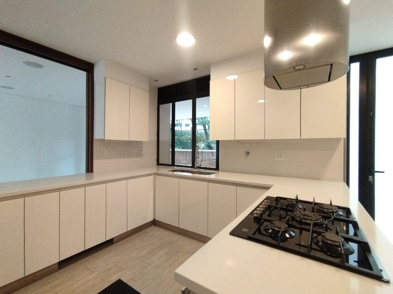 Apartamento en arriendo en Urbanización Las Cumbres, Medellín · foto 12 de 20