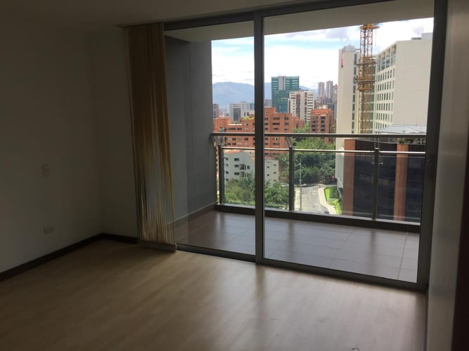 Apartamento de 2 alcobas en arriendo en El Poblado, Medellín, 92 m² · foto 2 de 11