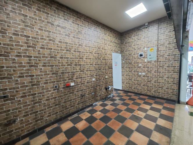 Local en arriendo en El Poblado, Medellín, 28 m² · foto 3 de 10