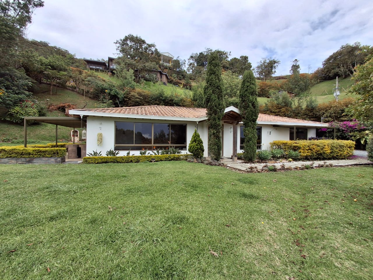 $9.000.000 en Loma Del Escobero