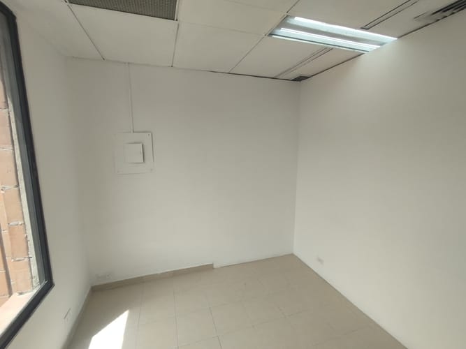 Oficina en arriendo en El Poblado, Medellín, 22 m² · foto 6 de 8