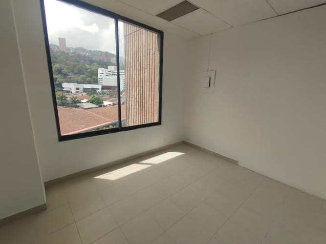Oficina en arriendo en El Poblado, Medellín, 22 m² · foto 7 de 8