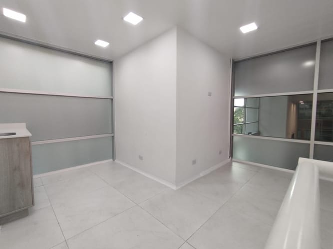 Local en arriendo en Los Balsos, Medellín, 11 m² · foto 3 de 9