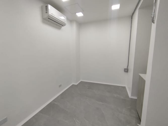 Local en arriendo en Los Balsos, Medellín, 11 m² · foto 5 de 9