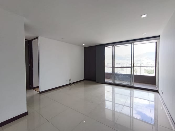 Apartamento de 2 alcobas en arriendo en El Poblado, Medellín, 79 m² · foto 2 de 18