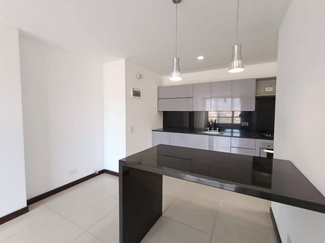 Apartamento de 2 alcobas en arriendo en El Poblado, Medellín, 79 m² · foto 3 de 18