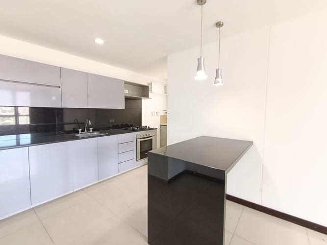 Apartamento de 2 alcobas en arriendo en El Poblado, Medellín, 79 m² · foto 6 de 18