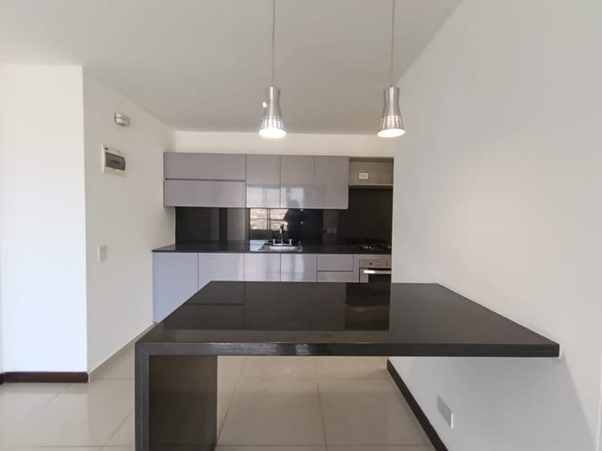 Apartamento de 2 alcobas en arriendo en El Poblado, Medellín, 79 m² · foto 8 de 18