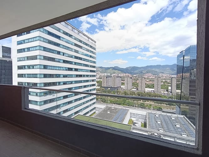 Apartamento de 2 alcobas en arriendo en El Poblado, Medellín, 79 m² · foto 10 de 18