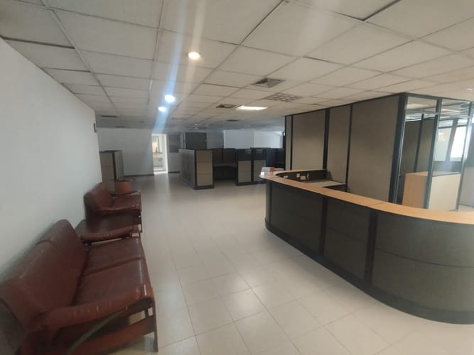 Oficina en arriendo en La Candelaria, Medellín, 411 m² · foto 2 de 18