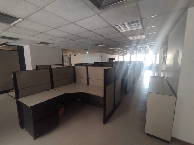 Oficina en arriendo en La Candelaria, Medellín, 411 m² · foto 3 de 18