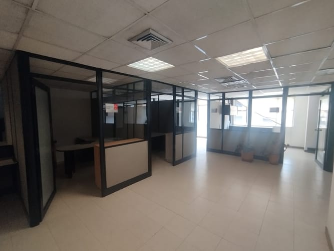 Oficina en arriendo en La Candelaria, Medellín, 411 m² · foto 4 de 18