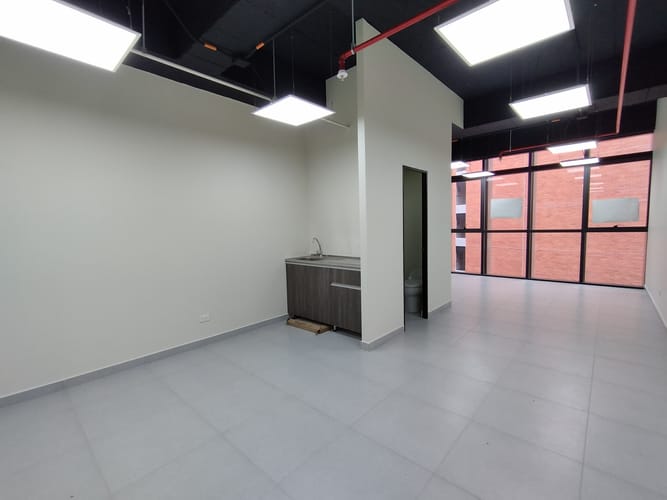 Oficina en arriendo en El Poblado, Medellín, 36 m² · foto 7 de 8
